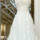 A-Line White Floral Applique Sweetheart Long Wedding Dress with Sweep Train