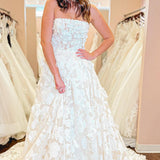 A-Line Strapless Floral Lace Wedding Dresses