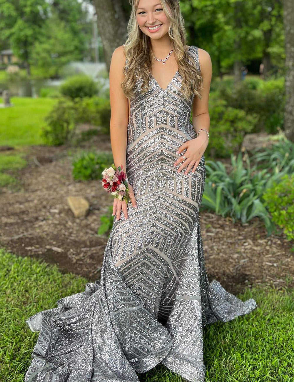 Nina |Mermaid Deep V Neck Sequins Prom Dress