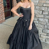 Cristal | A-Line Black Scoop Neck Satin Long Prom Dresses with Bow Knots