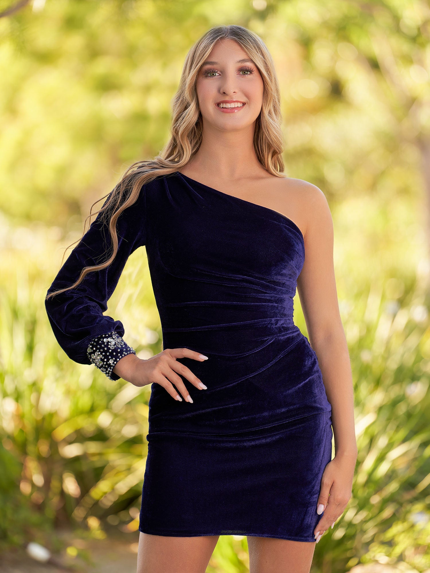 KissDress Sheath One-Shoulder Long Sleeve Homecoming Dress | This dress showcases a chic one-shoulder neckline that gracefully accentuates your neck and shoulder.